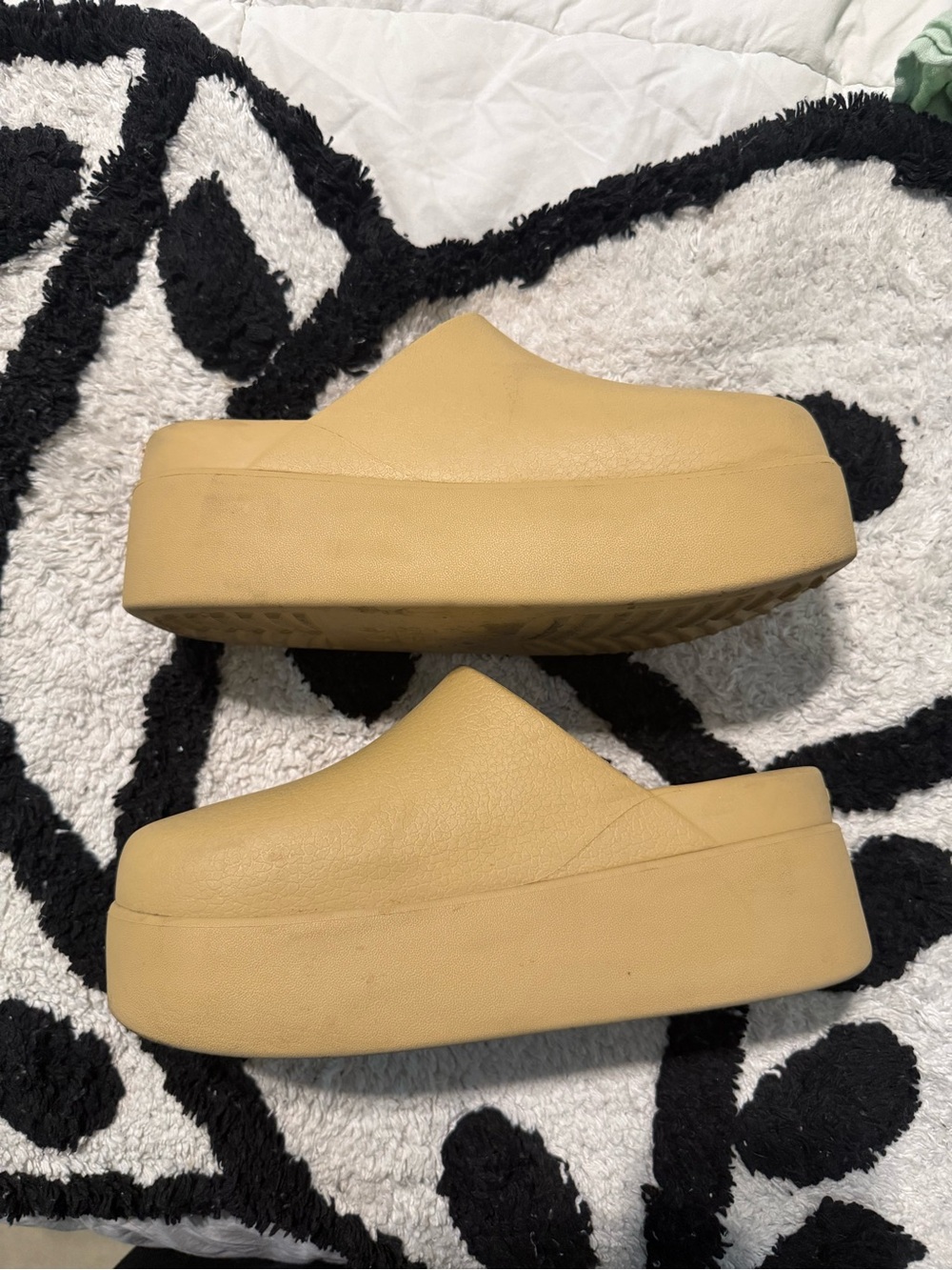 CROCS platform clogs - Picture 3 of 4